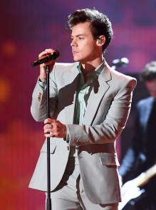 Harry-Styles-Performances-at-2017-Victorias-Secret-Fashion-Show-In-Shanghai-China-November-20-2017-6